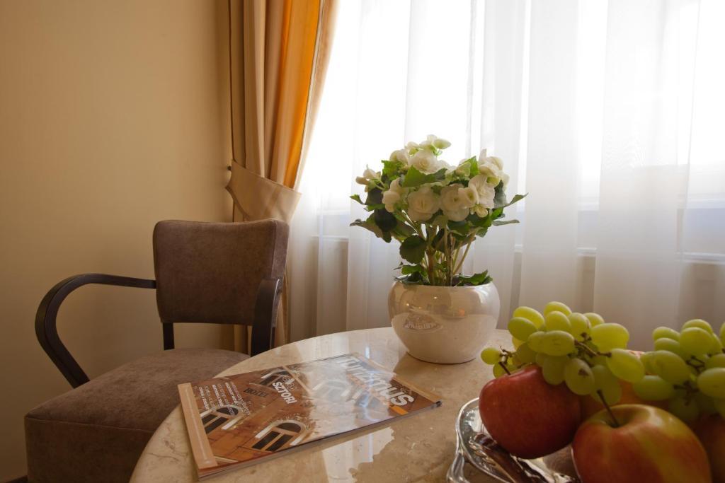 גיור Barokk Hotel Promenad מראה חיצוני תמונה