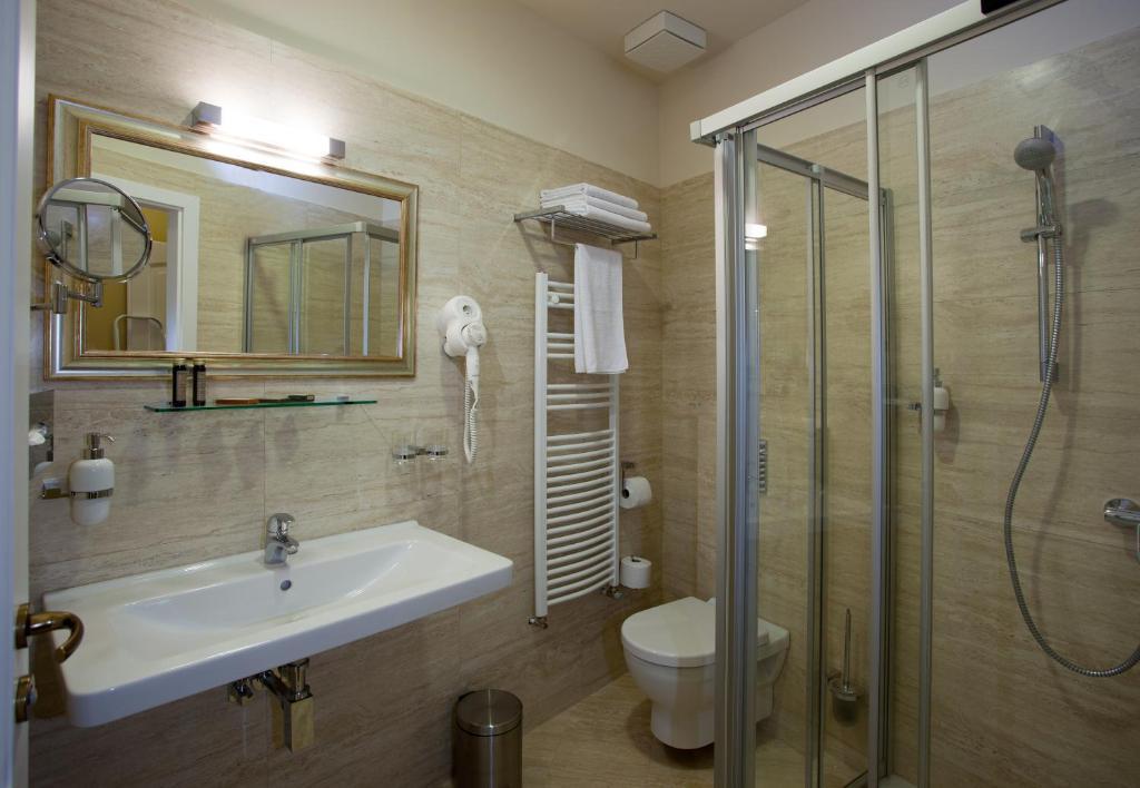 גיור Barokk Hotel Promenad מראה חיצוני תמונה