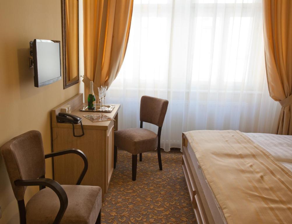 גיור Barokk Hotel Promenad מראה חיצוני תמונה