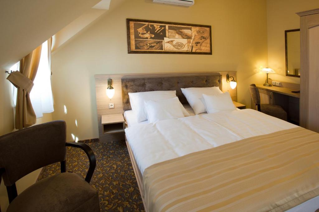 גיור Barokk Hotel Promenad חדר תמונה
