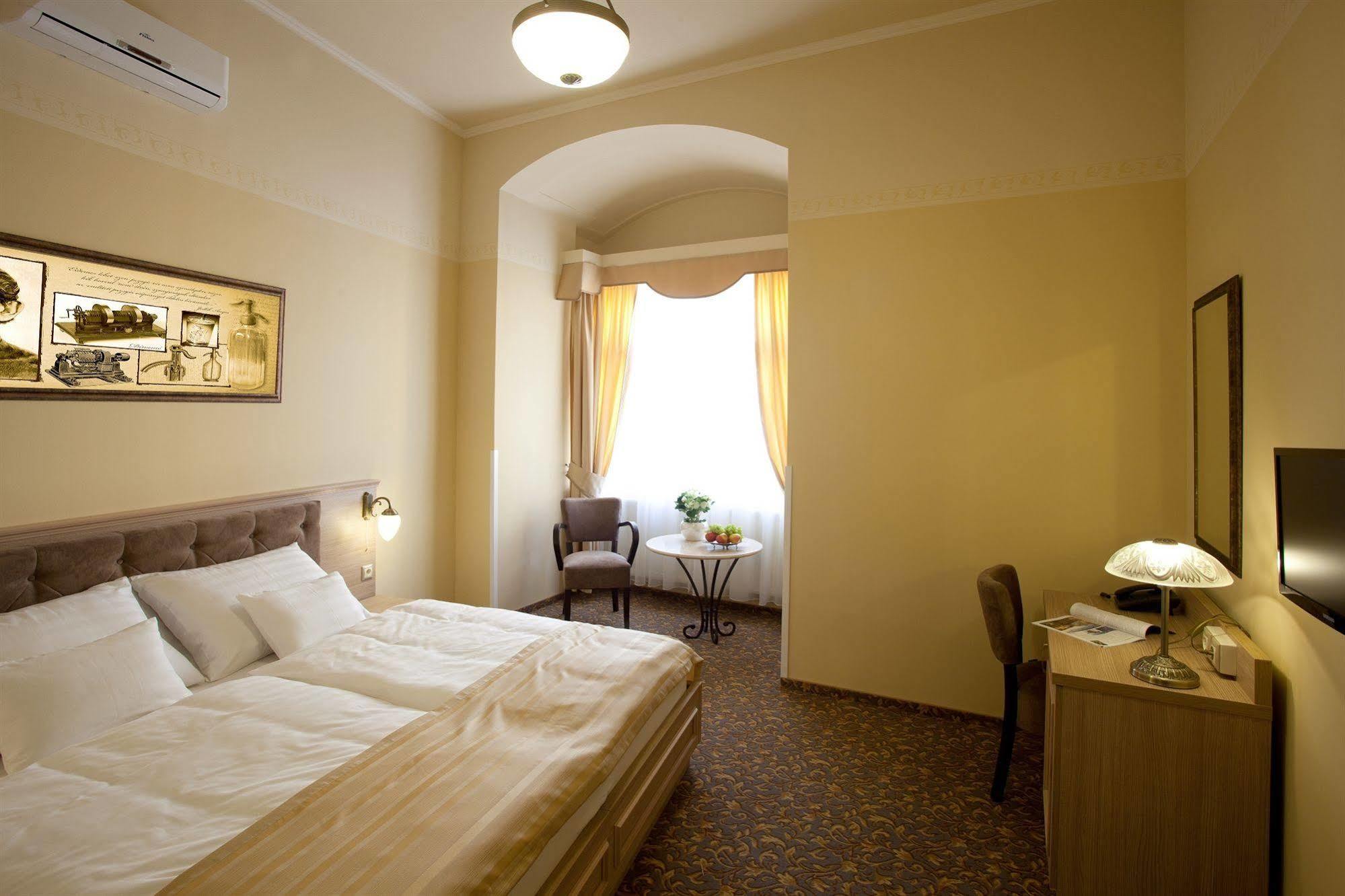 גיור Barokk Hotel Promenad מראה חיצוני תמונה