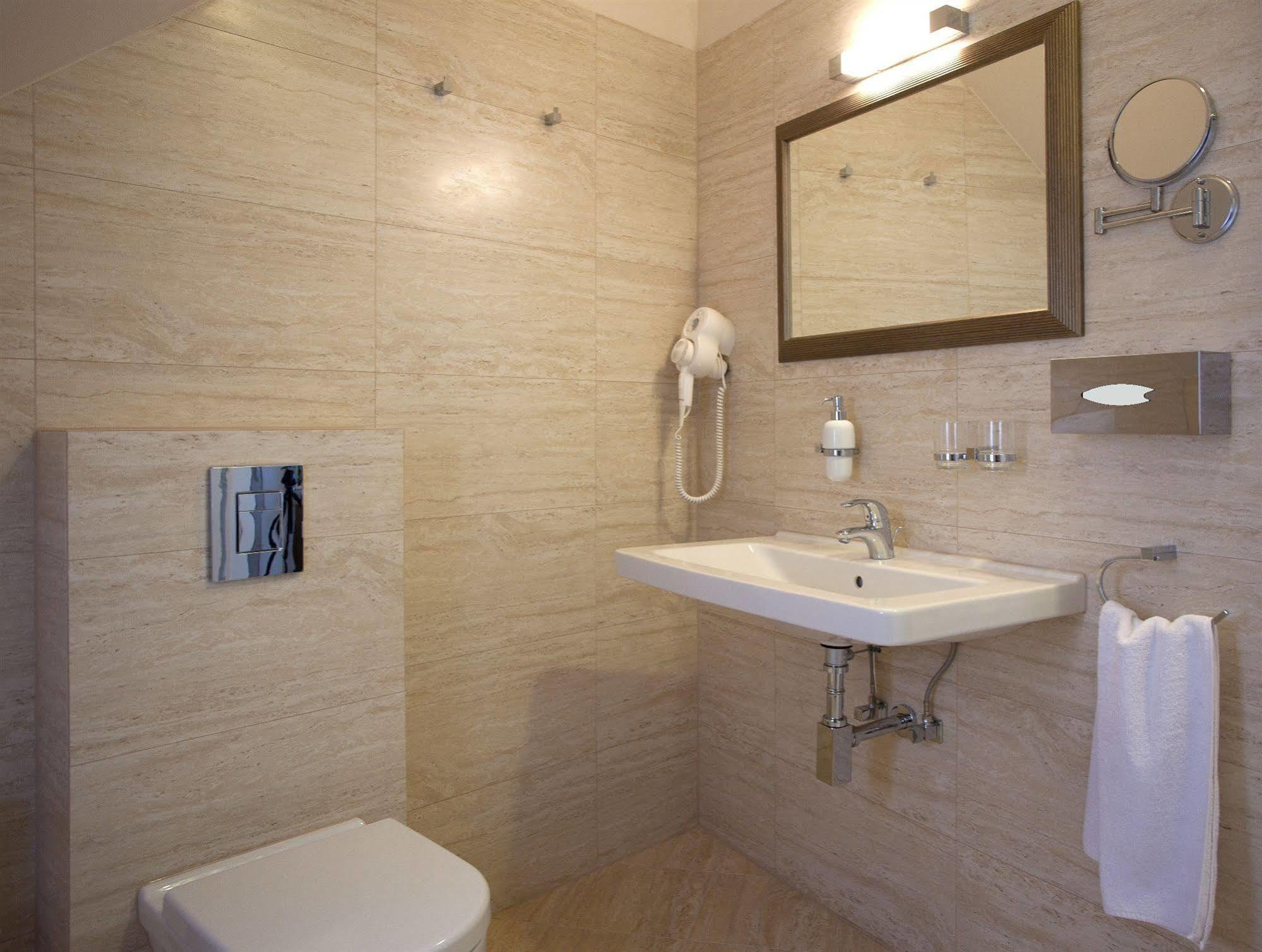גיור Barokk Hotel Promenad מראה חיצוני תמונה