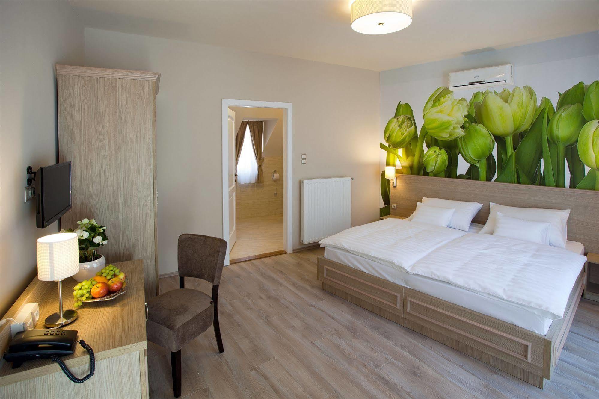 גיור Barokk Hotel Promenad מראה חיצוני תמונה
